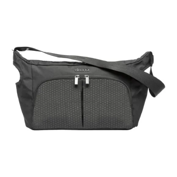 Deze Doona Essential Luiertas Nitro Black is een praktische tas waar je goed mee voor de dag kunt komen. ✓Laagste Prijsgarantie